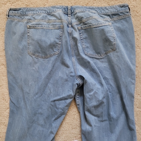 Torrid Crop Boyfriend Distressed Light Blue Women's Jeans - Picture 5 of 5